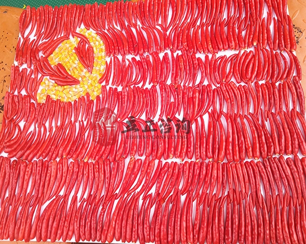 培訓(xùn)快訊培訓(xùn)時間：6月29日培訓(xùn)地點:隆鑫山莊培訓(xùn)單位:中鐵某局培訓(xùn)課程:七一主題黨建活動培訓(xùn)人數(shù)：21人培訓(xùn)老師：馬海濤、李文泮培訓(xùn)后勤:馬麗、周明業(yè)務(wù)人員：齊亞