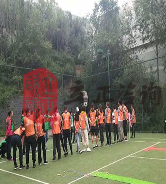 培訓快訊培訓時間：7月7日培訓地點:興隆山培訓單位:某發(fā)銀行培訓課程:拓展培訓人數：30人