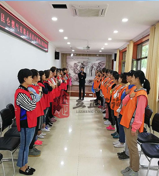 培訓快訊培訓時間：7月2日培訓地點:城建培訓中心培訓單位:甘肅中石油昆侖燃氣有限公司培訓課程:拓展培訓人數(shù)：29人培訓老師:王永康、桑浩勛后勤:魏萬里周明業(yè)務人員：齊亞